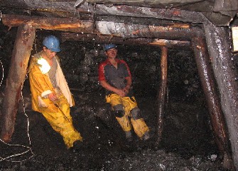 Mineros de Curanilahue cierran accesos al yacimiento