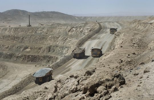Menor gasto en sueldos reduce 16% costos de la gran minera