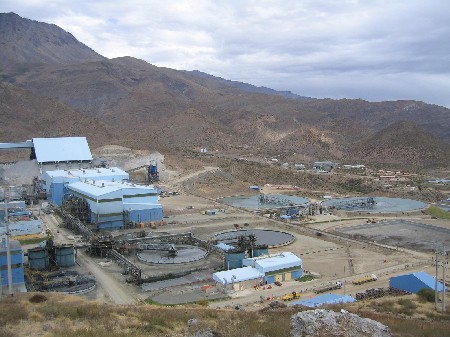Minera del grupo Luksic prepara su salida de Alto Maipo mediante millonaria prdida