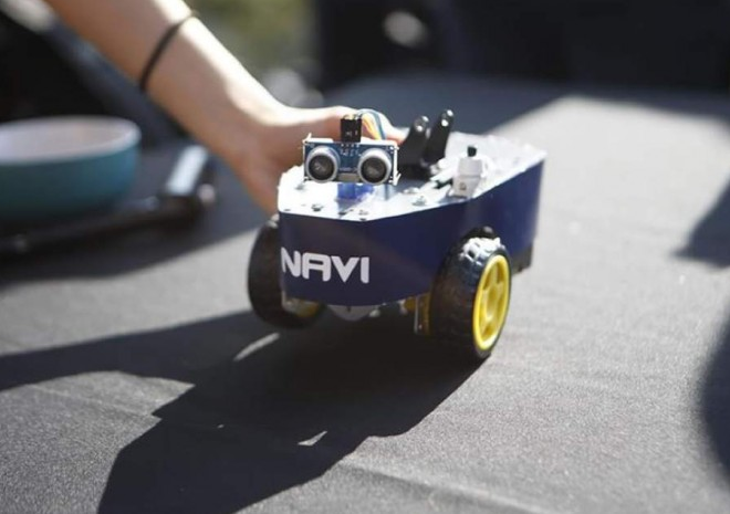 En la escuela de Ingeniera de la Universidad Catlica (UC) de Chile. Robot lazarillo y drone que protege fauna nativa destacan en torneo cientfico