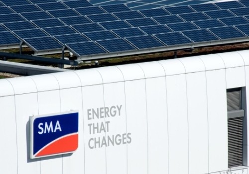 SMA y Cosmoplas firman acuerdo de distribucin para el mercado solar en Chile