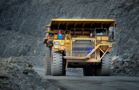 Mineras resienten bajas de commodities y disminuyen su valor burstil