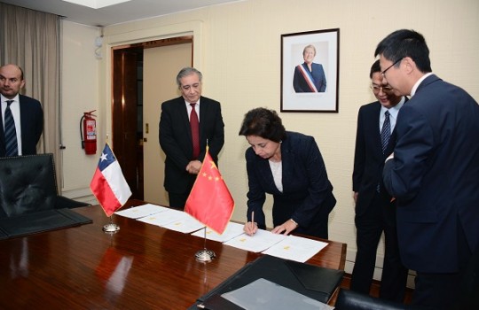 Chile y China firman convenio para desarrollo de nuevas tecnologas en fundicin y refinera